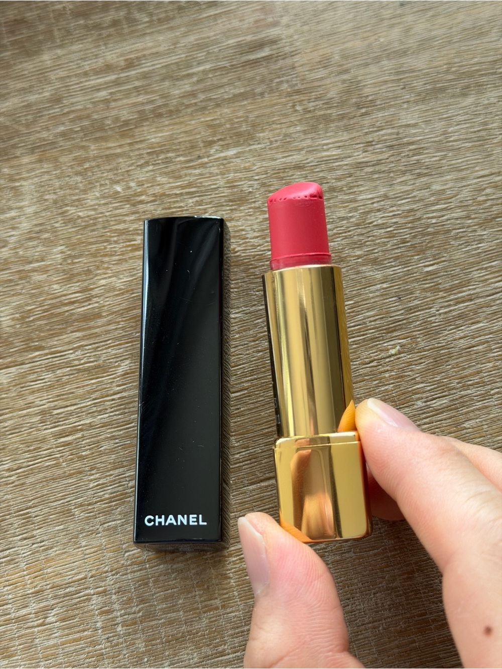 Chanel lipstick rouge allure velvet 43 La favorite